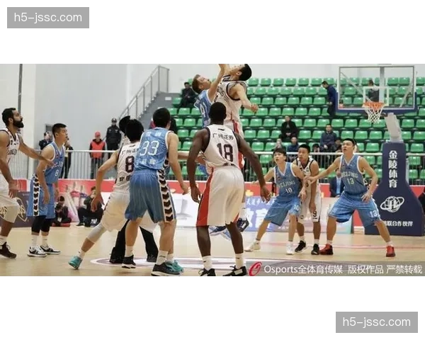 北京北汽胜广州 翟晓川15分11篮板前场篮板贡献